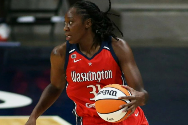 查尔斯三分绝杀！WNBA历史得分榜再添传奇！