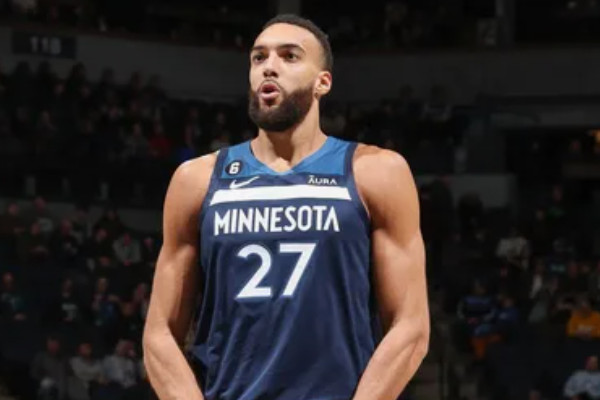 鲁迪·戈贝尔四度荣膺NBA年度最佳防守球员！