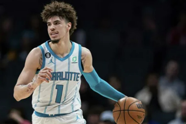 夏洛特黄蜂新纪元：拉梅洛领衔，挑战迎季后赛曙光！