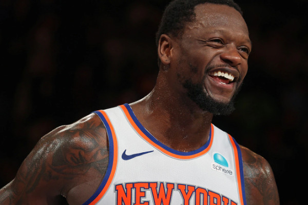 篮球梦照进现实！高中球场命名为兰德尔！