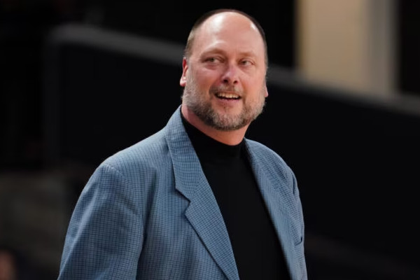 笑容背后的篮球传奇：乔·沃尔夫去世！