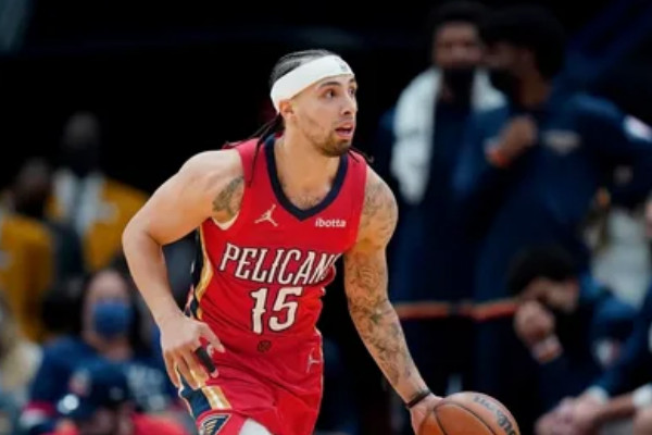 鹈鹕以两年900万合约锁定“大盗”阿尔瓦拉多！