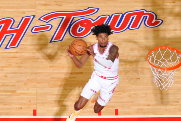 火箭新星闪耀，乌多卡率队冲刺季后赛！