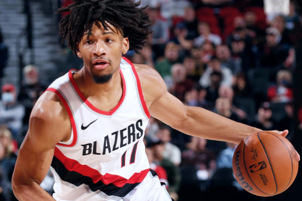 开拓者季初谢登·夏普肩伤缺席！