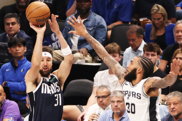 克莱·汤普森小牛首秀破三分球纪录！