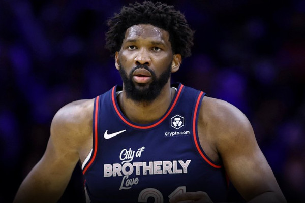 76人队因发表恩比德健康状况引罚款风波