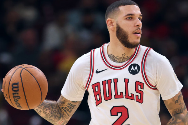 公牛队朗佐·鲍尔又遇右手腕扭伤，将至少休息10天！