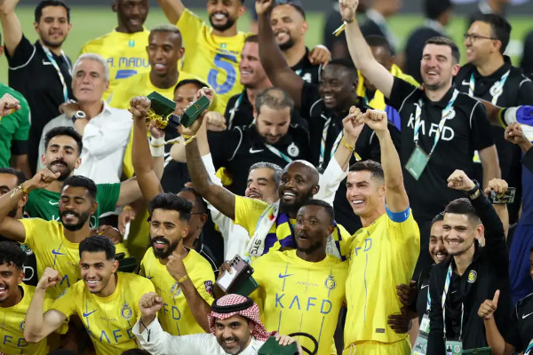 阿尔纳斯尔赛季危机四伏，C罗能否力挽狂澜？