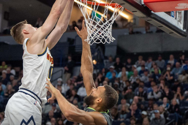 布劳恩扣嘲讽篮戈贝尔，导致球队势头受阻输掉比赛！