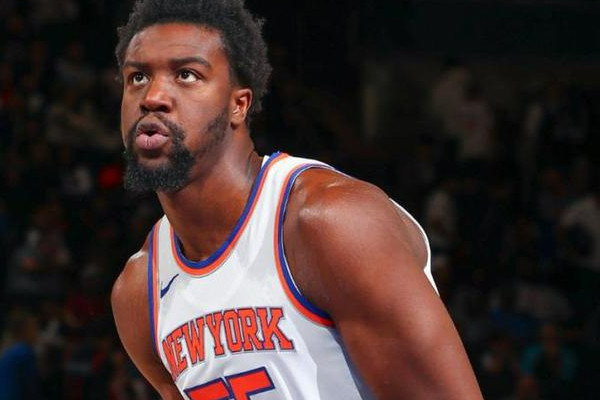 尼克斯队引援手签下大个子胡克波蒂！