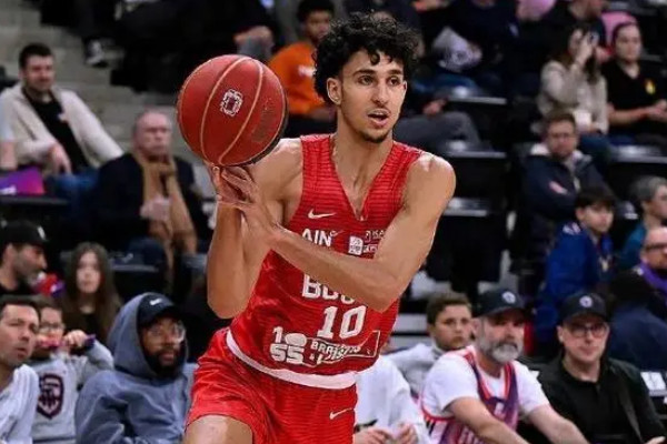 老鹰队121-116力克尼克斯，状元里萨切尔狂砍33分！