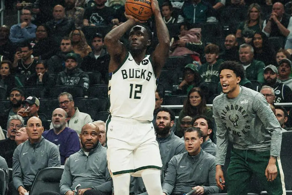 雄鹿终结六连败 123-100 大胜爵士！