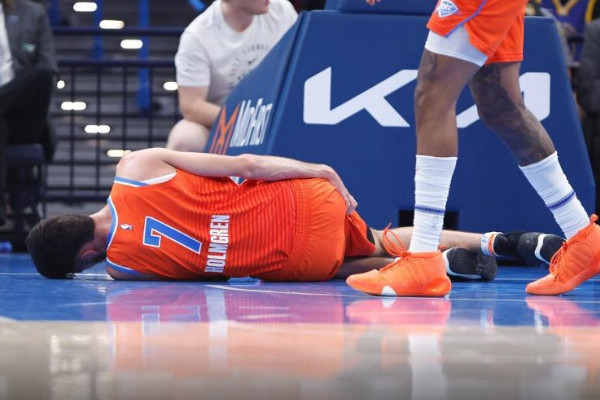 霍姆格伦臀部受伤下场,导致雷霆116-127不敌勇士