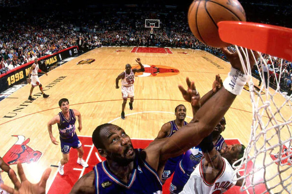 爵士队篮板传奇：马龙领衔，戈贝尔紧随其后！