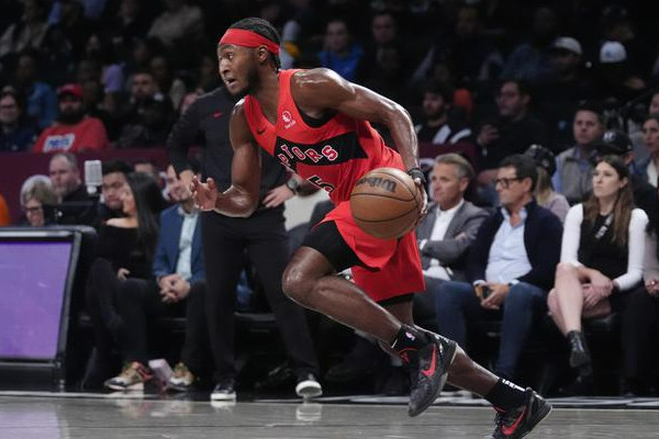 猛龙后卫奎克利因肘部受伤将至少休战一周！