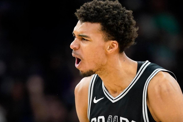 马刺队温巴尼亚马狂飙50分，创下个人职业生涯新高！