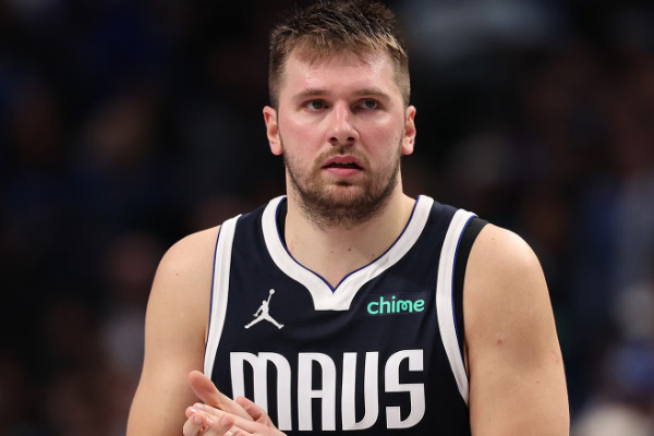 小牛队东契奇因手腕拉伤将缺席至少一周时间