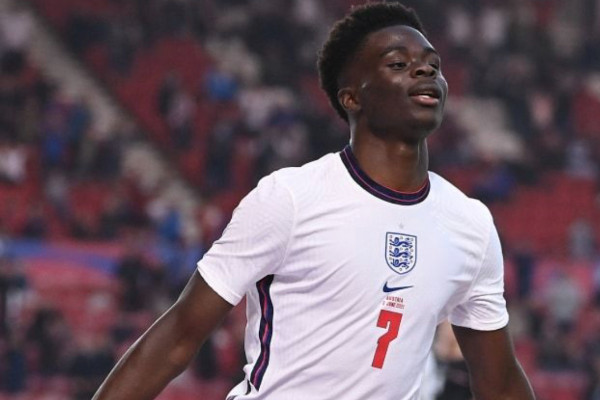 布卡约·萨卡腿筋撕裂，阿森纳遭遇重创：缺席时间与影响解析