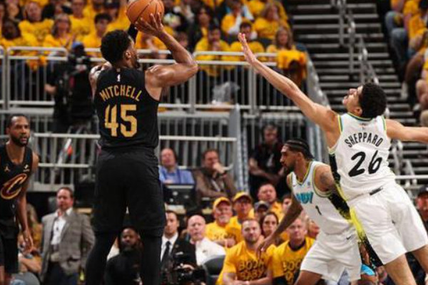 段冉：米切尔做到了作为球队领袖该做的 哈利伯顿侵略性十足