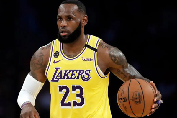 NBA自由市场暗流涌动！勒布朗“去留谜题”领衔，特纳成黑马